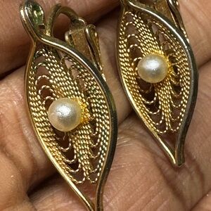 Vintage Sarah Coventry clip on earrings dating to 1960s
